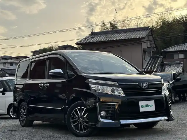 トヨタ ヴォクシー ZS 煌 熊本県 2015(平27)年 7.3万km ブラック ワンオーナー/純正ナビ（NSZT-Y64T）/【フルセグTV/Bluetooth/CD/DVD/ラジオ】/両側パワースライドドア/アイドリングストップ/横滑り防止機能/ビルトインETC/純正16インチAW/オートライト/LEDヘッドライト/フォグランプ/革巻きステアリング/ステアリングスイッチ/純正フロアマット/純正ドアバイザー/ISOFIX/保証書/取扱説明書