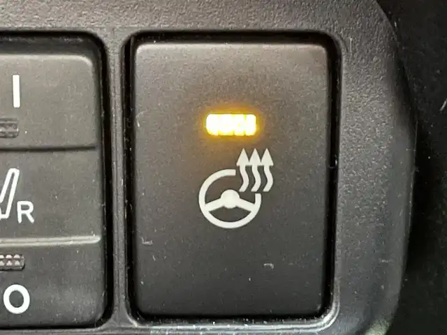 トヨタ シエンタ G クエロ 愛知県 2018(平30)年 0.9万km センシュアルレッドマイカ 純正ＳＤナビ　/（Bluetooth/フルセグTV/SD/AM/FM/CD・DVD再生）/パノラミックビューモニター　/両側パワースライドドア/トヨタセーフティセンスC/　-プリクラッシュセーフティ（衝突軽減ブレーキ）/　-LDA(車線逸脱警報）/　-先行車発進/シートヒーター　/ＬＥＤヘッドライト　/ステアリングヒーター　/クリアランスソナー　/ドライブレコーダー/LEDフォグ/応急スペアタイヤ有