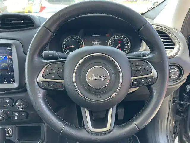 クライスラー・ジープ ジープ レネゲード リミテッド 長崎県 2020(令2)年 2.6万km ガンＭ /ワンオーナー//純正メーカーナビ//サンルーフ//純正レザーシート//シートヒーター//ハンドルヒーター//アダプティブクルーズコントロール//バックカメラ//運転席助手席パワーシート//前後ドライブレコーダー//LEDヘッドライト//コーナーセンサー//ETC2.0//横滑り防止機能//アイドリングストップ//スペアキー//保証書　取扱説明書