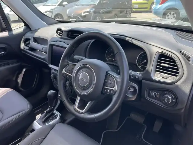 クライスラー・ジープ ジープ レネゲード リミテッド 長崎県 2020(令2)年 2.6万km ガンＭ /ワンオーナー//純正メーカーナビ//サンルーフ//純正レザーシート//シートヒーター//ハンドルヒーター//アダプティブクルーズコントロール//バックカメラ//運転席助手席パワーシート//前後ドライブレコーダー//LEDヘッドライト//コーナーセンサー//ETC2.0//横滑り防止機能//アイドリングストップ//スペアキー//保証書　取扱説明書