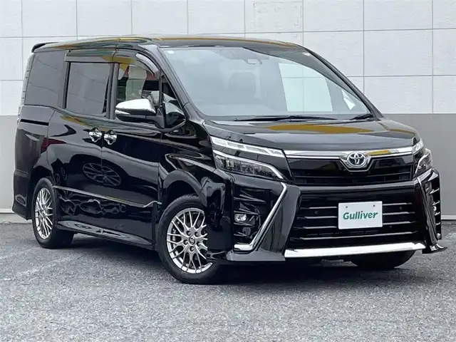 トヨタ ヴォクシー ハイブリッド ZS 煌Ⅲ 東京都 2021(令3)年 5.1万km ブラック ワンオーナー/純正SDナビ/CD/DVD/FM・AM/SD/Bluetooth//フルセグTV/バックカメラ/デジタルインナーミラー/ETC/ドライブレコーダー前後/プリクラッシュセーフティ/レーンキープアシスト/オートマチックハイビーム/コーナーセンサ―/クルーズコントロール/両側パワースライドドア/ハーフレザーシート/シートヒーター/純正アルミホイール/フロアマット/ドアバイザー/保証書/取扱説明書/スペアキー