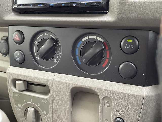スズキ エブリイ PA 滋賀県 2013(平25)年 8.9万km シルキーシルバーメタリック ガソリン/2WD/AT/7インチナビ　MVD-308BT/(FM/AM/CD/ワンセグ/Bluetooth)/ETC/スタッドレスタイヤ積み込み/マニュアルAC/パワーステアリング/パワーウインドウ/ステアリングカバー付き/純正フロアマット/純正ドアバイザー