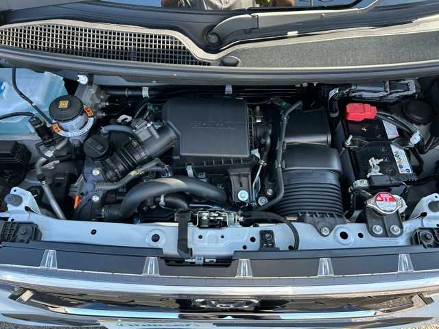 ホンダ Ｎ ＢＯＸ カスタム ターボ 千葉県 2024(令6)年 0.4万km プレミアムサンライトホワイトパール 9インチホンダコネクトナビ/フルセグTV/Bluetooth/USB/iPod接続/Apple CarPlay/CD/DVD/SD再生/両側パワースライドドア/クルーズコントロール/前席シートヒーター/ホンダセンシング/横滑り防止装置/レーンキープアシスト/衝突被害軽減システム/先行車検知音/路外逸脱抑制システム/標識認識機能/リアパーキングセンサー/パーキングソナー/ヘッドライトレベライザー/バックカメラ/プッシュスタート/スペアキー×1/スマートキー/LEDヘッドライト/カーテンエアバッグ/純正フロアマット/純正１５インチホイール