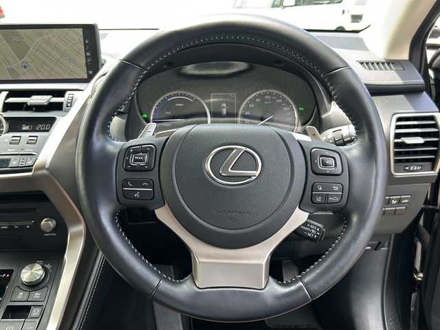 レクサス ＮＸ 300h バージョンL 東京都 2021(令3)年 4.9万km グラファイトブラックガラスフレーク 純正ナビ/・TV/Bluetooth/Apple car play/android auto/レクサスセーフティーシステム＋/・プリクラッシュセーフティ/・レーントレーシングアシスト/・アダプティブハイビームシステム/・レーダークルーズコントロール/・ロードサインアシスト/ブラインドスポットモニター/パノラミックビューモニター/三眼フルLEDヘッドランプ/オートライト/前後ドライブレコーダー（DC-DR652）/電動格納機能式後席/運転席・助手席ベンチレーション/全席シートヒーター/電動格納ミラー/純正18インチホイール/ETC/取扱説明書/保証書