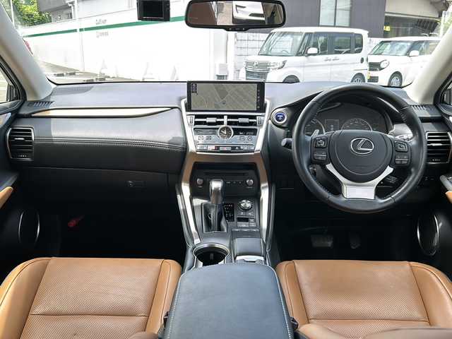 レクサス ＮＸ 300h バージョンL 東京都 2021(令3)年 4.9万km グラファイトブラックガラスフレーク 純正ナビ/・TV/Bluetooth/Apple car play/android auto/レクサスセーフティーシステム＋/・プリクラッシュセーフティ/・レーントレーシングアシスト/・アダプティブハイビームシステム/・レーダークルーズコントロール/・ロードサインアシスト/ブラインドスポットモニター/パノラミックビューモニター/三眼フルLEDヘッドランプ/オートライト/前後ドライブレコーダー（DC-DR652）/電動格納機能式後席/運転席・助手席ベンチレーション/全席シートヒーター/電動格納ミラー/純正18インチホイール/ETC/取扱説明書/保証書