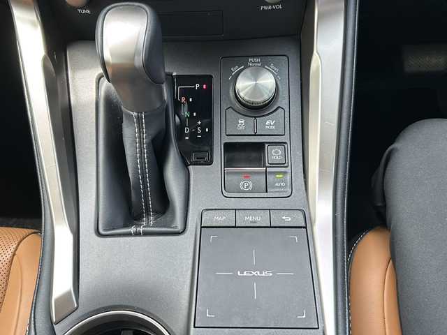 レクサス ＮＸ 300h バージョンL 東京都 2021(令3)年 4.9万km グラファイトブラックガラスフレーク 純正ナビ/・TV/Bluetooth/Apple car play/android auto/レクサスセーフティーシステム＋/・プリクラッシュセーフティ/・レーントレーシングアシスト/・アダプティブハイビームシステム/・レーダークルーズコントロール/・ロードサインアシスト/ブラインドスポットモニター/パノラミックビューモニター/三眼フルLEDヘッドランプ/オートライト/前後ドライブレコーダー（DC-DR652）/電動格納機能式後席/運転席・助手席ベンチレーション/全席シートヒーター/電動格納ミラー/純正18インチホイール/ETC/取扱説明書/保証書