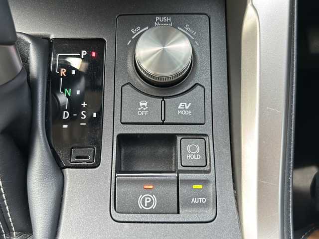 レクサス ＮＸ 300h バージョンL 東京都 2021(令3)年 4.9万km グラファイトブラックガラスフレーク 純正ナビ/・TV/Bluetooth/Apple car play/android auto/レクサスセーフティーシステム＋/・プリクラッシュセーフティ/・レーントレーシングアシスト/・アダプティブハイビームシステム/・レーダークルーズコントロール/・ロードサインアシスト/ブラインドスポットモニター/パノラミックビューモニター/三眼フルLEDヘッドランプ/オートライト/前後ドライブレコーダー（DC-DR652）/電動格納機能式後席/運転席・助手席ベンチレーション/全席シートヒーター/電動格納ミラー/純正18インチホイール/ETC/取扱説明書/保証書
