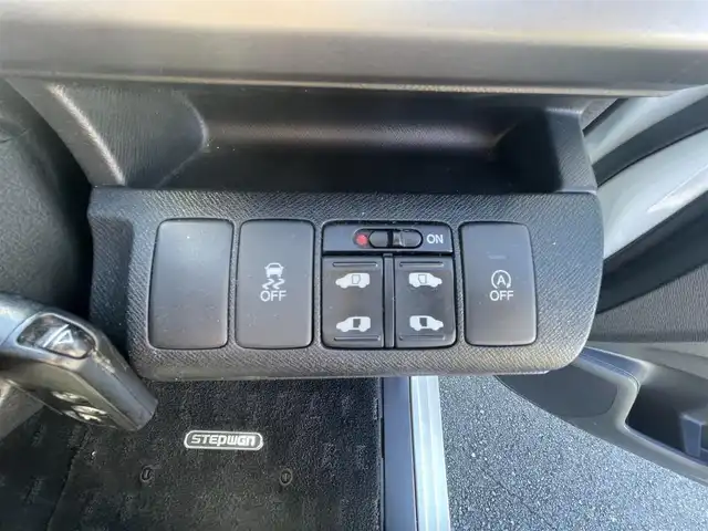 ホンダ ステップワゴン スパーダ Z 熊本県 2012(平24)年 6.6万km ホワイトオーキッドパール (株)IDOMが運営する【じしゃロン熊本店】の自社ローン専用車両になりますこちらは現金またはオートローンご利用時の価格です。自社ローンご希望の方は別途その旨お申付け下さい/社外ナビ　/バックカメラ　/ワンオーナー　/両側パワースライドドア　/アイドリングストップ　/ＨＩＤヘッドライト　/パドルシフト　/Ｗエアバッグ　/ＴＥＩＮ車高調　/スマートキー　/電動格納ミラー　/純正フロアマット