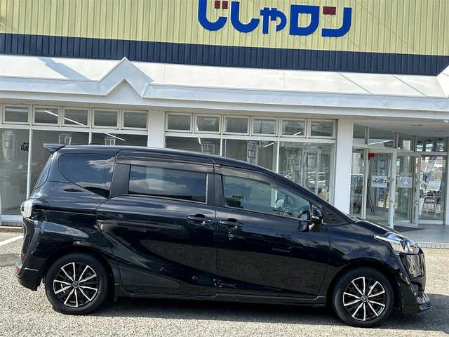 トヨタ シエンタ G 京都府 2016(平28)年 10.2万km ブラックマイカ (株)IDOMが運営する【じしゃロン伏見店】の自社ローン専用車両になりますこちらは現金またはオートローンご利用時の価格です。自社ローンご希望の方は別途その旨お申付け下さい/社外ナビ(AVIC-RW09)/(CD/DVD/Bluetooth/フルセグTV)/バックカメラ/ビルトインETC/TRDフロントエアロ/両側パワースライドドア/社外フロアマット/社外15インチアルミホイール/LEDヘッドライト/フリップダウンモニター/スマートキー/スペアキー1本
