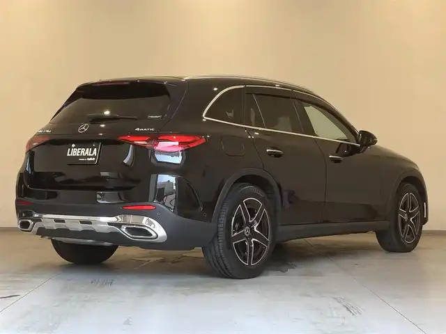 メルセデス・ベンツ Ｍ・ベンツ ＧＬＣ２２０ d 4マチック ドライバーズPKG 熊本県 2023(令5)年 2.9万km オブシディアンブラック ・スマートキー/・プッシュスタート/・パノラマサンルーフ /・アクティブステアリングアシスト/・DSR/・アクティブレーンアシスト/・アクティブディスタントアシスト/・アクティブレーンチェンジアシスト/・アクティブブレーキアシスト/・ブラインドスポットモニター/・トラフィックサインアシスト/・アテンションアシスト/・パーキングアシスト/・クルーズコントロール(追従式)/・オートハイビーム/・黒革シート/・前席パワーシート/・全席シートヒーター /・純正HDDナビ/　【Bluetooth・USB・AppleCarPlay・AndroidAuto】/・フルセグTV/・全方位カメラ/・ETC2.0/・パワーバックドア/・LEDヘッドランプ/・純正マット/・保証書/取説