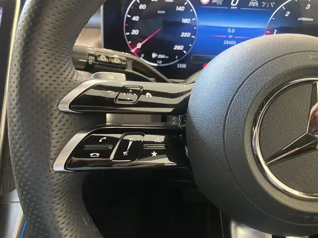 メルセデス・ベンツ Ｍ・ベンツ ＧＬＣ２２０ d 4マチック ドライバーズPKG 熊本県 2023(令5)年 2.9万km オブシディアンブラック ・スマートキー/・プッシュスタート/・パノラマサンルーフ /・アクティブステアリングアシスト/・DSR/・アクティブレーンアシスト/・アクティブディスタントアシスト/・アクティブレーンチェンジアシスト/・アクティブブレーキアシスト/・ブラインドスポットモニター/・トラフィックサインアシスト/・アテンションアシスト/・パーキングアシスト/・クルーズコントロール(追従式)/・オートハイビーム/・黒革シート/・前席パワーシート/・全席シートヒーター /・純正HDDナビ/　【Bluetooth・USB・AppleCarPlay・AndroidAuto】/・フルセグTV/・全方位カメラ/・ETC2.0/・パワーバックドア/・LEDヘッドランプ/・純正マット/・保証書/取説