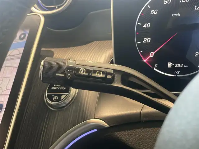 メルセデス・ベンツ Ｍ・ベンツ ＧＬＣ２２０ d 4マチック ドライバーズPKG 熊本県 2023(令5)年 2.9万km オブシディアンブラック ・スマートキー/・プッシュスタート/・パノラマサンルーフ /・アクティブステアリングアシスト/・DSR/・アクティブレーンアシスト/・アクティブディスタントアシスト/・アクティブレーンチェンジアシスト/・アクティブブレーキアシスト/・ブラインドスポットモニター/・トラフィックサインアシスト/・アテンションアシスト/・パーキングアシスト/・クルーズコントロール(追従式)/・オートハイビーム/・黒革シート/・前席パワーシート/・全席シートヒーター /・純正HDDナビ/　【Bluetooth・USB・AppleCarPlay・AndroidAuto】/・フルセグTV/・全方位カメラ/・ETC2.0/・パワーバックドア/・LEDヘッドランプ/・純正マット/・保証書/取説