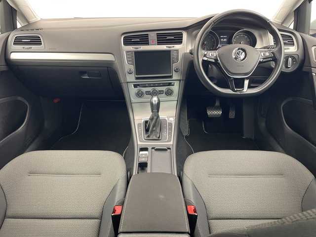 フォルクスワーゲン ゴルフ TSIコンフォートライン 新潟県 2017(平29)年 7.3万km 白 純正メモリナビ/　Bluetooth/CD/DVD/USB/レーダークルーズコントロール/衝突被害軽減ブレーキ/前後ドライブレコーダー/バックモニター/ビルトインETC/アイドリングストップ/横滑り防止装置/オートライト/レザーステアリング