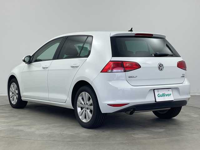 フォルクスワーゲン ゴルフ TSIコンフォートライン 新潟県 2017(平29)年 7.3万km 白 純正メモリナビ/　Bluetooth/CD/DVD/USB/レーダークルーズコントロール/衝突被害軽減ブレーキ/前後ドライブレコーダー/バックモニター/ビルトインETC/アイドリングストップ/横滑り防止装置/オートライト/レザーステアリング