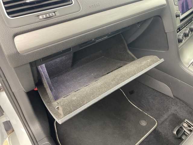 フォルクスワーゲン ゴルフ TSIコンフォートライン 新潟県 2017(平29)年 7.3万km 白 純正メモリナビ/　Bluetooth/CD/DVD/USB/レーダークルーズコントロール/衝突被害軽減ブレーキ/前後ドライブレコーダー/バックモニター/ビルトインETC/アイドリングストップ/横滑り防止装置/オートライト/レザーステアリング