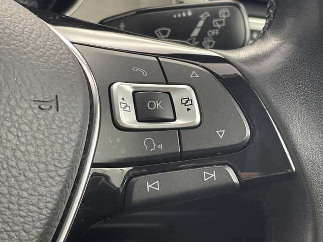 フォルクスワーゲン ゴルフ TSIコンフォートライン 新潟県 2017(平29)年 7.3万km 白 純正メモリナビ/　Bluetooth/CD/DVD/USB/レーダークルーズコントロール/衝突被害軽減ブレーキ/前後ドライブレコーダー/バックモニター/ビルトインETC/アイドリングストップ/横滑り防止装置/オートライト/レザーステアリング