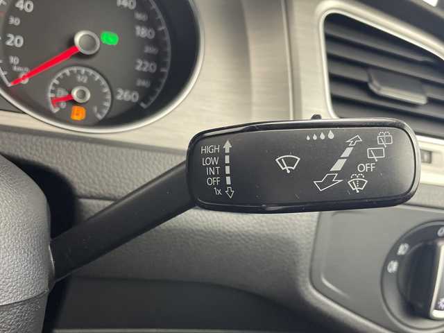 フォルクスワーゲン ゴルフ TSIコンフォートライン 新潟県 2017(平29)年 7.3万km 白 純正メモリナビ/　Bluetooth/CD/DVD/USB/レーダークルーズコントロール/衝突被害軽減ブレーキ/前後ドライブレコーダー/バックモニター/ビルトインETC/アイドリングストップ/横滑り防止装置/オートライト/レザーステアリング