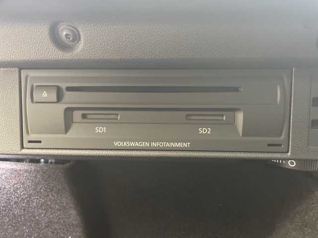 フォルクスワーゲン ゴルフ TSIコンフォートライン 新潟県 2017(平29)年 7.3万km 白 純正メモリナビ/　Bluetooth/CD/DVD/USB/レーダークルーズコントロール/衝突被害軽減ブレーキ/前後ドライブレコーダー/バックモニター/ビルトインETC/アイドリングストップ/横滑り防止装置/オートライト/レザーステアリング