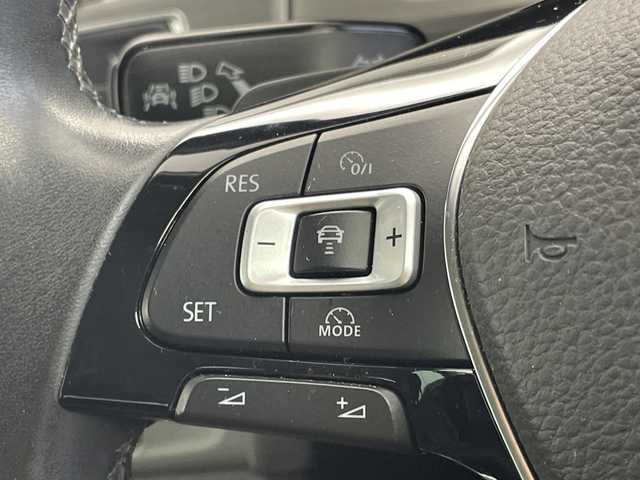 フォルクスワーゲン ゴルフ TSIコンフォートライン 新潟県 2017(平29)年 7.3万km 白 純正メモリナビ/　Bluetooth/CD/DVD/USB/レーダークルーズコントロール/衝突被害軽減ブレーキ/前後ドライブレコーダー/バックモニター/ビルトインETC/アイドリングストップ/横滑り防止装置/オートライト/レザーステアリング