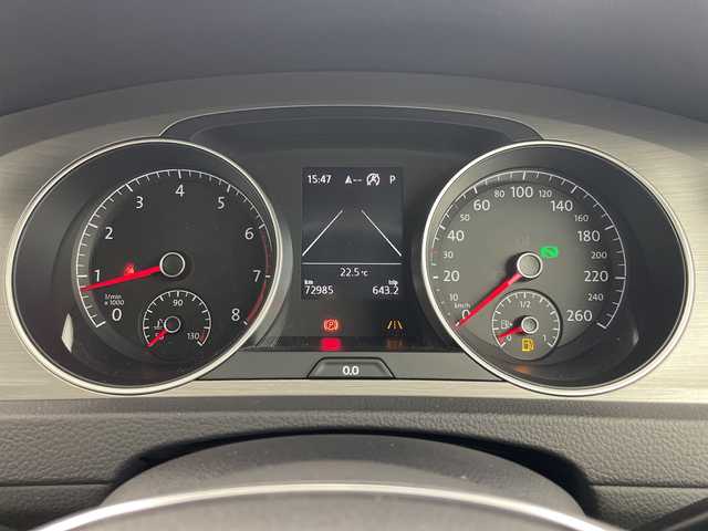 フォルクスワーゲン ゴルフ TSIコンフォートライン 新潟県 2017(平29)年 7.3万km 白 純正メモリナビ/　Bluetooth/CD/DVD/USB/レーダークルーズコントロール/衝突被害軽減ブレーキ/前後ドライブレコーダー/バックモニター/ビルトインETC/アイドリングストップ/横滑り防止装置/オートライト/レザーステアリング