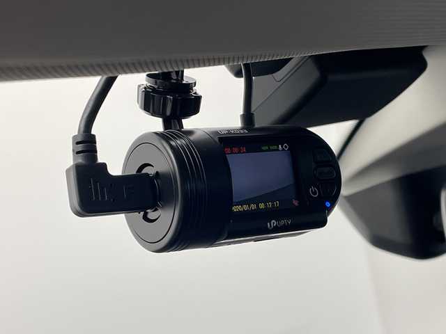 フォルクスワーゲン ゴルフ TSIコンフォートライン 新潟県 2017(平29)年 7.3万km 白 純正メモリナビ/　Bluetooth/CD/DVD/USB/レーダークルーズコントロール/衝突被害軽減ブレーキ/前後ドライブレコーダー/バックモニター/ビルトインETC/アイドリングストップ/横滑り防止装置/オートライト/レザーステアリング