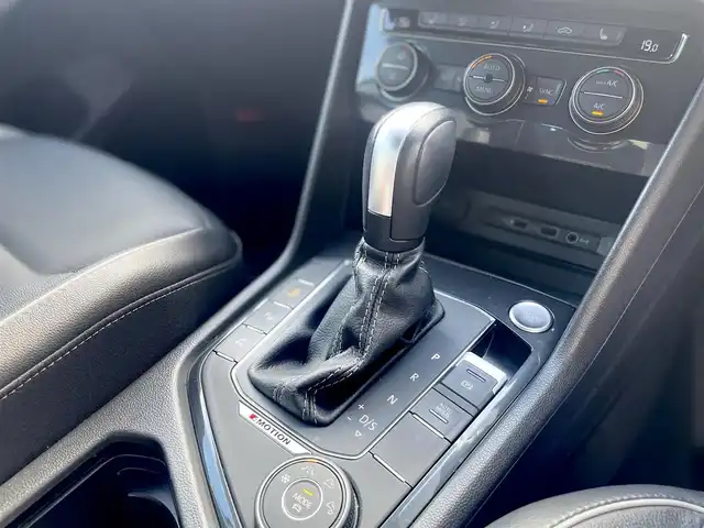 フォルクスワーゲン ティグアン TDI 4モーション Rライン 栃木県 2020(令2)年 6.1万km パール 純正ナビ（BT/AppleCarPlay/AndroidAuto/TV)/全方位カメラ/全席シートヒーター/電動リアゲート/追従機能付きクルーズコントロール/パーキングアシスト/ヘッドアップディスプレイ/社外ドライブレコーダー（前後）/アンビエントライト/オートマチックハイビーム/レーンキープアシスト/ビルトインETC/プッシュスタート/スマートキー