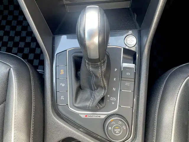 フォルクスワーゲン ティグアン TDI 4モーション Rライン 栃木県 2020(令2)年 6.1万km パール 純正ナビ（BT/AppleCarPlay/AndroidAuto/TV)/全方位カメラ/全席シートヒーター/電動リアゲート/追従機能付きクルーズコントロール/パーキングアシスト/ヘッドアップディスプレイ/社外ドライブレコーダー（前後）/アンビエントライト/オートマチックハイビーム/レーンキープアシスト/ビルトインETC/プッシュスタート/スマートキー