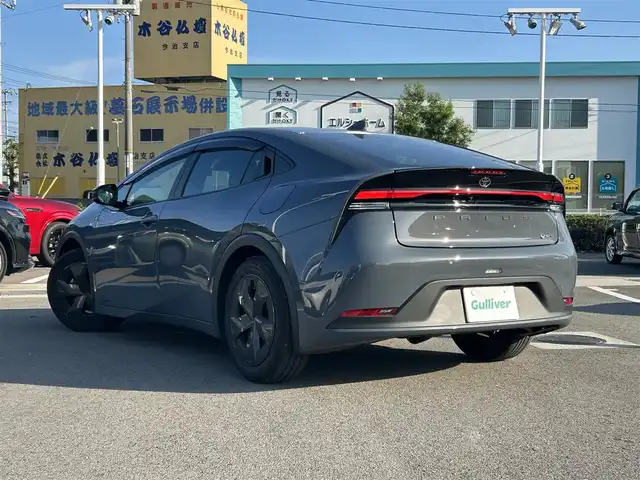 トヨタ プリウス U 愛媛県 2023(令5)年 2.1万km グレー 4WD/寒冷地仕様/純正8型ナビ/フルセグTV/パノラミックビューモニター/ビルトインETC2.0/純正ドライブレコーダー/レーダークルーズコントロール/クリアランスソナー/セーフティセンス/・衝突被害軽減ブレーキ/・車線逸脱防止支援システム/・ドライバー異常時対応システム/・オートマチックハイビーム/緊急時操舵支援/ブラインドスポットモニター/レーンチェンジアシスト/パーキングサポートブレーキ/LEDヘッドランプ/合皮巻きステアリング/ステアリングヒーター/上級ファブリックスポーティシート/前席シートヒーター/スマートキー/プッシュエンジンスタート/禁煙車