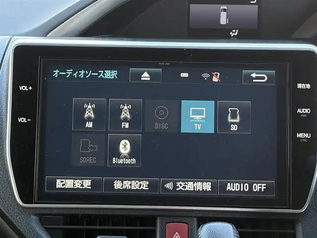 トヨタ ヴォクシー ZS 煌 京都府 2018(平30)年 6.4万km ホワイトパールクリスタルシャイン  セーフティセンスC/ 両側パワースライドドア/ 純正10インチTコネクトSDナビ/・　バックカメラ/・　フルセグTV/CD/DVD/BTオーディオ/ 純正12.1インチフリップダウンモニター/ ビルトインETC/ ステアリモコン/ クルーズコントロール/ LEDヘッドランプ/ フォグライト/ 純正16インチアルミホイール/ 純正フロアマット/ ドアバイザー/ スマートキー/ リヤサイドサンシェード/ 新車時保証書/ 車両取説