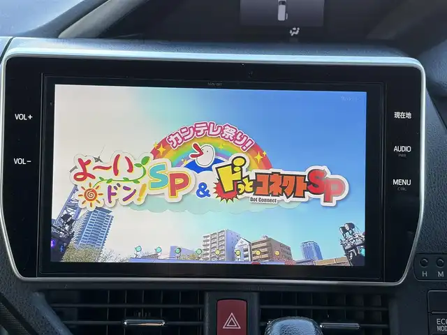 トヨタ ヴォクシー ZS 煌 京都府 2018(平30)年 6.4万km ホワイトパールクリスタルシャイン  セーフティセンスC/ 両側パワースライドドア/ 純正10インチTコネクトSDナビ/・　バックカメラ/・　フルセグTV/CD/DVD/BTオーディオ/ 純正12.1インチフリップダウンモニター/ ビルトインETC/ ステアリモコン/ クルーズコントロール/ LEDヘッドランプ/ フォグライト/ 純正16インチアルミホイール/ 純正フロアマット/ ドアバイザー/ スマートキー/ リヤサイドサンシェード/ 新車時保証書/ 車両取説