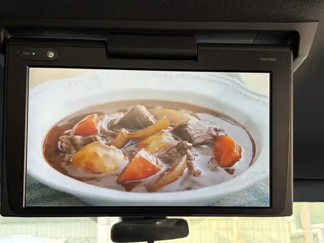 トヨタ ヴォクシー ZS 煌 京都府 2018(平30)年 6.4万km ホワイトパールクリスタルシャイン  セーフティセンスC/ 両側パワースライドドア/ 純正10インチTコネクトSDナビ/・　バックカメラ/・　フルセグTV/CD/DVD/BTオーディオ/ 純正12.1インチフリップダウンモニター/ ビルトインETC/ ステアリモコン/ クルーズコントロール/ LEDヘッドランプ/ フォグライト/ 純正16インチアルミホイール/ 純正フロアマット/ ドアバイザー/ スマートキー/ リヤサイドサンシェード/ 新車時保証書/ 車両取説