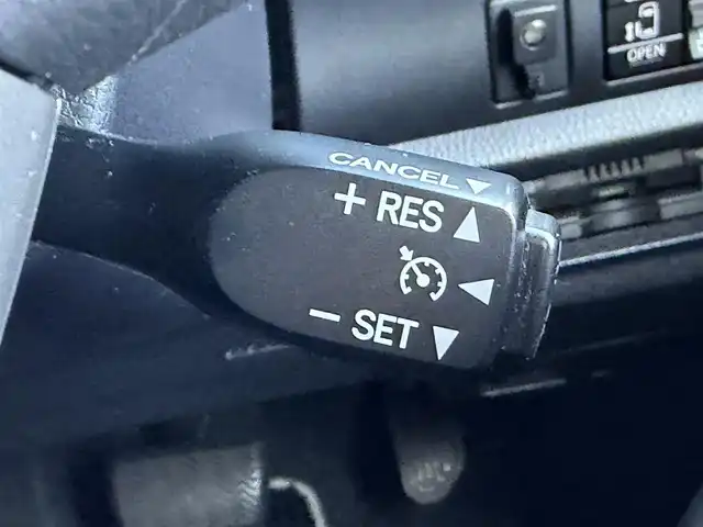 トヨタ ヴォクシー ZS 煌 京都府 2018(平30)年 6.4万km ホワイトパールクリスタルシャイン  セーフティセンスC/ 両側パワースライドドア/ 純正10インチTコネクトSDナビ/・　バックカメラ/・　フルセグTV/CD/DVD/BTオーディオ/ 純正12.1インチフリップダウンモニター/ ビルトインETC/ ステアリモコン/ クルーズコントロール/ LEDヘッドランプ/ フォグライト/ 純正16インチアルミホイール/ 純正フロアマット/ ドアバイザー/ スマートキー/ リヤサイドサンシェード/ 新車時保証書/ 車両取説