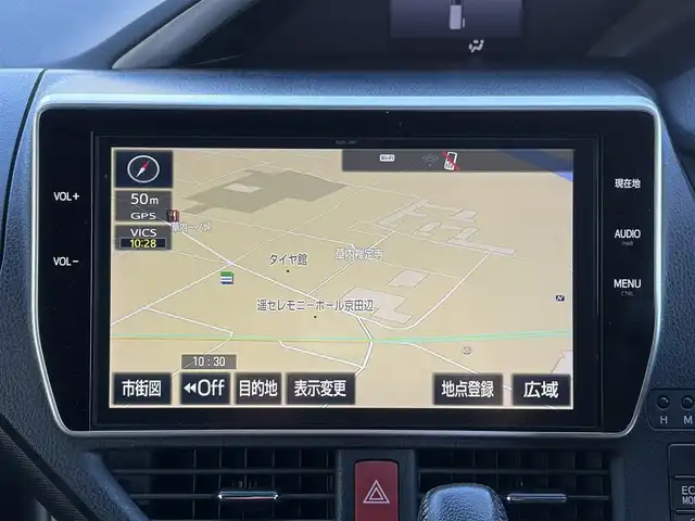 トヨタ ヴォクシー ZS 煌 京都府 2018(平30)年 6.4万km ホワイトパールクリスタルシャイン  セーフティセンスC/ 両側パワースライドドア/ 純正10インチTコネクトSDナビ/・　バックカメラ/・　フルセグTV/CD/DVD/BTオーディオ/ 純正12.1インチフリップダウンモニター/ ビルトインETC/ ステアリモコン/ クルーズコントロール/ LEDヘッドランプ/ フォグライト/ 純正16インチアルミホイール/ 純正フロアマット/ ドアバイザー/ スマートキー/ リヤサイドサンシェード/ 新車時保証書/ 車両取説