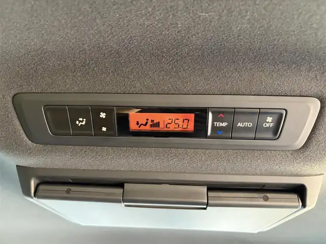 トヨタ ヴォクシー ZS 煌 京都府 2018(平30)年 6.4万km ホワイトパールクリスタルシャイン  セーフティセンスC/ 両側パワースライドドア/ 純正10インチTコネクトSDナビ/・　バックカメラ/・　フルセグTV/CD/DVD/BTオーディオ/ 純正12.1インチフリップダウンモニター/ ビルトインETC/ ステアリモコン/ クルーズコントロール/ LEDヘッドランプ/ フォグライト/ 純正16インチアルミホイール/ 純正フロアマット/ ドアバイザー/ スマートキー/ リヤサイドサンシェード/ 新車時保証書/ 車両取説