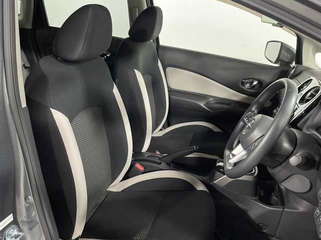 日産 ノート e－パワー X 広島県 2017(平29)年 3.5万km ダークメタルグレー ｓｔｒａｄａナビ/アラウンドビューモニター/インテリジェントルームミラー/フルセグ/ＥＴＣ/エマージェンシーブレーキ/前後コーナーセンサー/レーンキープアシスト/踏み間違い防止/ＤＶＤ/スマートキー/純正14インチホイールキャップ(185/70/R14)/エアバッグ(運転席/助手席)