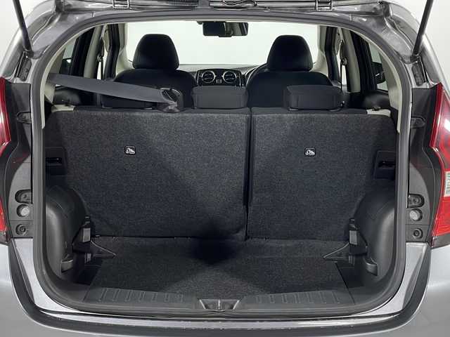 日産 ノート e－パワー X 広島県 2017(平29)年 3.5万km ダークメタルグレー ｓｔｒａｄａナビ/アラウンドビューモニター/インテリジェントルームミラー/フルセグ/ＥＴＣ/エマージェンシーブレーキ/前後コーナーセンサー/レーンキープアシスト/踏み間違い防止/ＤＶＤ/スマートキー/純正14インチホイールキャップ(185/70/R14)/エアバッグ(運転席/助手席)