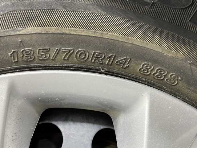 日産 ノート e－パワー X 広島県 2017(平29)年 3.5万km ダークメタルグレー ｓｔｒａｄａナビ/アラウンドビューモニター/インテリジェントルームミラー/フルセグ/ＥＴＣ/エマージェンシーブレーキ/前後コーナーセンサー/レーンキープアシスト/踏み間違い防止/ＤＶＤ/スマートキー/純正14インチホイールキャップ(185/70/R14)/エアバッグ(運転席/助手席)