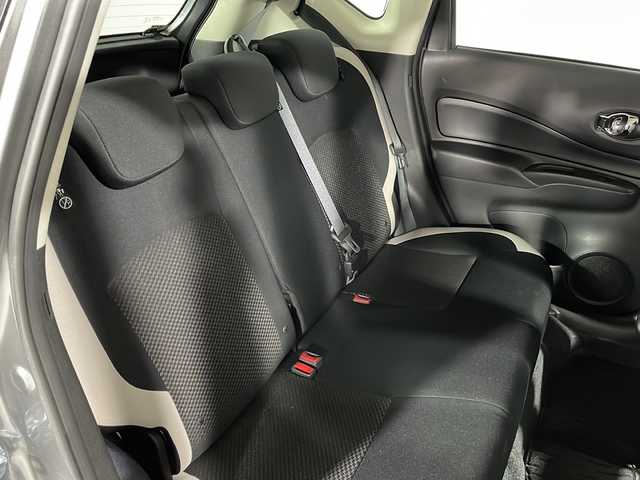 日産 ノート e－パワー X 広島県 2017(平29)年 3.5万km ダークメタルグレー ｓｔｒａｄａナビ/アラウンドビューモニター/インテリジェントルームミラー/フルセグ/ＥＴＣ/エマージェンシーブレーキ/前後コーナーセンサー/レーンキープアシスト/踏み間違い防止/ＤＶＤ/スマートキー/純正14インチホイールキャップ(185/70/R14)/エアバッグ(運転席/助手席)