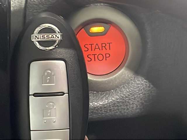 日産 ノート e－パワー X 広島県 2017(平29)年 3.5万km ダークメタルグレー ｓｔｒａｄａナビ/アラウンドビューモニター/インテリジェントルームミラー/フルセグ/ＥＴＣ/エマージェンシーブレーキ/前後コーナーセンサー/レーンキープアシスト/踏み間違い防止/ＤＶＤ/スマートキー/純正14インチホイールキャップ(185/70/R14)/エアバッグ(運転席/助手席)