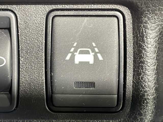 日産 ノート e－パワー X 広島県 2017(平29)年 3.5万km ダークメタルグレー ｓｔｒａｄａナビ/アラウンドビューモニター/インテリジェントルームミラー/フルセグ/ＥＴＣ/エマージェンシーブレーキ/前後コーナーセンサー/レーンキープアシスト/踏み間違い防止/ＤＶＤ/スマートキー/純正14インチホイールキャップ(185/70/R14)/エアバッグ(運転席/助手席)