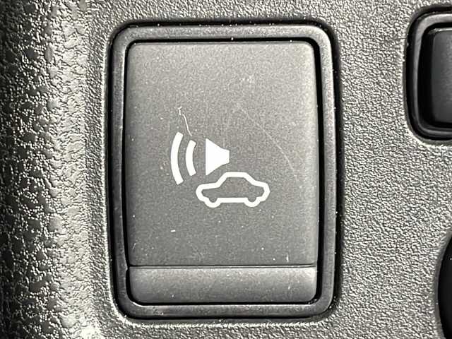 日産 ノート e－パワー X 広島県 2017(平29)年 3.5万km ダークメタルグレー ｓｔｒａｄａナビ/アラウンドビューモニター/インテリジェントルームミラー/フルセグ/ＥＴＣ/エマージェンシーブレーキ/前後コーナーセンサー/レーンキープアシスト/踏み間違い防止/ＤＶＤ/スマートキー/純正14インチホイールキャップ(185/70/R14)/エアバッグ(運転席/助手席)