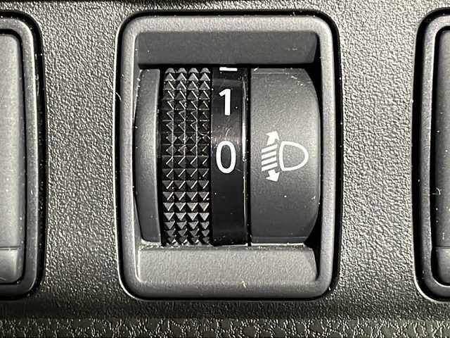 日産 ノート e－パワー X 広島県 2017(平29)年 3.5万km ダークメタルグレー ｓｔｒａｄａナビ/アラウンドビューモニター/インテリジェントルームミラー/フルセグ/ＥＴＣ/エマージェンシーブレーキ/前後コーナーセンサー/レーンキープアシスト/踏み間違い防止/ＤＶＤ/スマートキー/純正14インチホイールキャップ(185/70/R14)/エアバッグ(運転席/助手席)