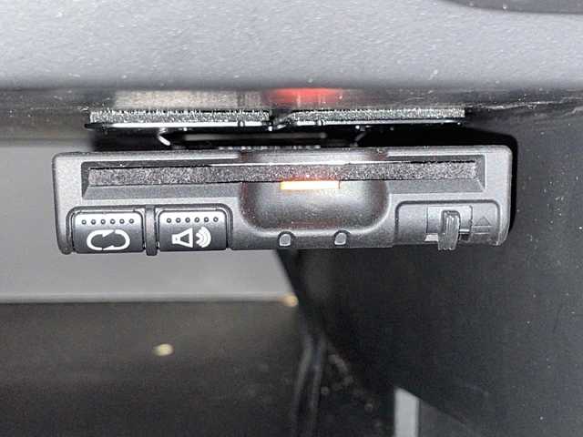 日産 ノート e－パワー X 広島県 2017(平29)年 3.5万km ダークメタルグレー ｓｔｒａｄａナビ/アラウンドビューモニター/インテリジェントルームミラー/フルセグ/ＥＴＣ/エマージェンシーブレーキ/前後コーナーセンサー/レーンキープアシスト/踏み間違い防止/ＤＶＤ/スマートキー/純正14インチホイールキャップ(185/70/R14)/エアバッグ(運転席/助手席)