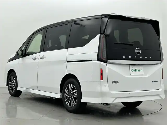 日産 セレナ e－パワー ハイウェイスター V 熊本県 2025(令7)年 0.1万km未満 白Ⅱ 登録済未使用車/NissanConnectナビ（フルセグ・ＢＴ・ＳＤ・ＵＳＢ・HDMI）/純正前後ドライブレコーダー　/全周囲カメラ　/フリップダウンモニター/ビルトインＥＴＣ２．０　/両側パワースライドドア　/前後クリアランスソナー　/走行支援/・プロパイロット/・インテリジェントエマージェンシーブレーキ/・衝突回避ステアリングアシスト/・踏み間違い防止アシスト/・標識認識システム/・先行車発進お知らせ/・オートマチックハイビーム/・ブラインドスポットモニター/・アダブティブクルーズコントロール/・車線逸脱抑制機能/・後側方車両検知警報/横滑り防止　/置くだけ充電/デジタルインナーミラー/純正１６インチAW/オートライト/LEDヘッドライト/フォグライト/スマートキー/プッシュスタート/スペアキー1本/保証書/取扱説明書