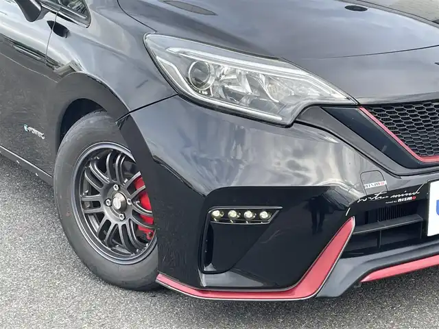 日産 ノート e－パワー ニスモ 佐賀県 2017(平29)年 6.3万km スーパーブラック 株)IDOMが運営する【じしゃロン佐賀店】の自社ローン専用車両になります。/こちらは現金またはオートローンご利用時の価格です。自社ローンご希望の方は別途その旨お申付け下さい/禁煙車/NISMO専用チューニングRECARO製スポーツシート/社外マフラー/純正エアロ/LEDヘッドライト/バックカメラ/Fフォグ/前方ドライブレコーダー/純正7インチSDナビ（CD/DVD/BT/USB/AUX/iPod）/フルセグテレビ/ETC/衝突被害軽減システム/レーンキープアシスト/横滑り防止装置/盗難防止装置/アイドリングストップ/ダブルエアバッグ/純正フロアマット/スマートキー