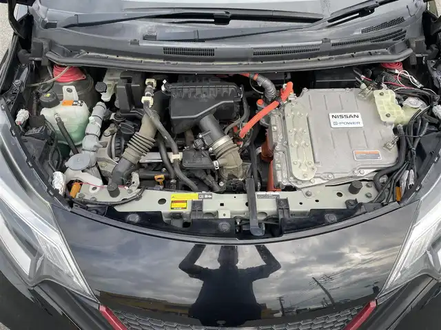 日産 ノート e－パワー ニスモ 佐賀県 2017(平29)年 6.3万km スーパーブラック 株)IDOMが運営する【じしゃロン佐賀店】の自社ローン専用車両になります。/こちらは現金またはオートローンご利用時の価格です。自社ローンご希望の方は別途その旨お申付け下さい/禁煙車/NISMO専用チューニングRECARO製スポーツシート/社外マフラー/純正エアロ/LEDヘッドライト/バックカメラ/Fフォグ/前方ドライブレコーダー/純正7インチSDナビ（CD/DVD/BT/USB/AUX/iPod）/フルセグテレビ/ETC/衝突被害軽減システム/レーンキープアシスト/横滑り防止装置/盗難防止装置/アイドリングストップ/ダブルエアバッグ/純正フロアマット/スマートキー