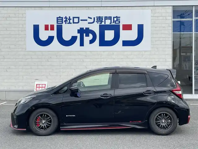 日産 ノート e－パワー ニスモ 佐賀県 2017(平29)年 6.3万km スーパーブラック 株)IDOMが運営する【じしゃロン佐賀店】の自社ローン専用車両になります。/こちらは現金またはオートローンご利用時の価格です。自社ローンご希望の方は別途その旨お申付け下さい/禁煙車/NISMO専用チューニングRECARO製スポーツシート/社外マフラー/純正エアロ/LEDヘッドライト/バックカメラ/Fフォグ/前方ドライブレコーダー/純正7インチSDナビ（CD/DVD/BT/USB/AUX/iPod）/フルセグテレビ/ETC/衝突被害軽減システム/レーンキープアシスト/横滑り防止装置/盗難防止装置/アイドリングストップ/ダブルエアバッグ/純正フロアマット/スマートキー