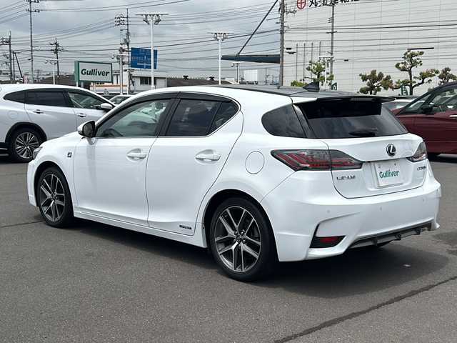 レクサス ＣＴ 200h Fスポーツ 岡山県 2014(平26)年 6.8万km ブラック/ホワイトノーヴァガラスフレーク オプション ブラックルーフ/純正SDナビ/・CD/DVD/SD/フルセグ/Bluetooth　/10スピーカーサウンドシステム/バックカメラ　/Fスポーツ専用黒本革シート/プリクラッシュセーフティ/レーダークルーズコントロール/LEDオートヘッドライト　/パドルシフト付革巻きステア/シートヒーター　/前後コーナーセンサー　/100V電源　/スマートキー×2/純正アルミ/禁煙車