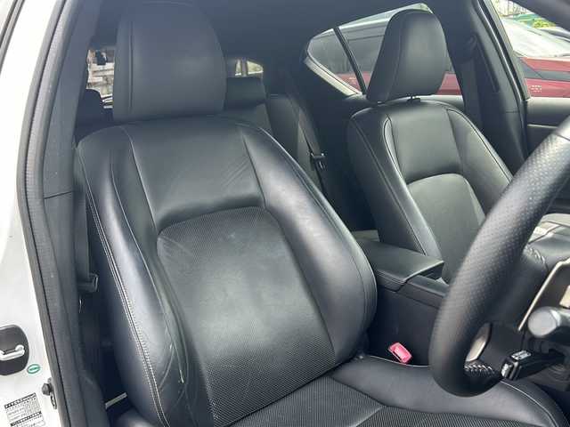 レクサス ＣＴ 200h Fスポーツ 岡山県 2014(平26)年 6.8万km ブラック/ホワイトノーヴァガラスフレーク オプション ブラックルーフ/純正SDナビ/・CD/DVD/SD/フルセグ/Bluetooth　/10スピーカーサウンドシステム/バックカメラ　/Fスポーツ専用黒本革シート/プリクラッシュセーフティ/レーダークルーズコントロール/LEDオートヘッドライト　/パドルシフト付革巻きステア/シートヒーター　/前後コーナーセンサー　/100V電源　/スマートキー×2/純正アルミ/禁煙車