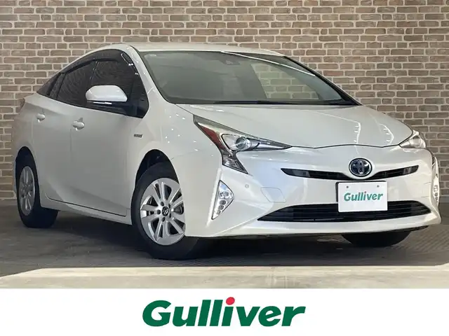 トヨタ プリウス Sセーフティプラス 岩手県 2017(平29)年 3.4万km ホワイトパールクリスタルシャイン ４WD/トヨタセーフティセンスP/・プリクラッシュセーフティ/・レーンディパーチャーアラート/・オートマチックハイビーム/・レーダークルーズコントロール/純正9インチ大画面ナビ/・型番：NSZT-Y66T/・フルセグTV/Bluetooth/CD/DVD/・バックカメラ/・ETC/・純正ドライブレコーダー/クリアランスソナー/パーキングアシスト/アイドリングストップ/革巻きステアリング/・ステアリングリモコン/プッシュスタート/・スマートキー/LEDヘッドライト/・オートライト/・フォグライト/電動格納ミラー/純正15インチAW/純正フロアマット